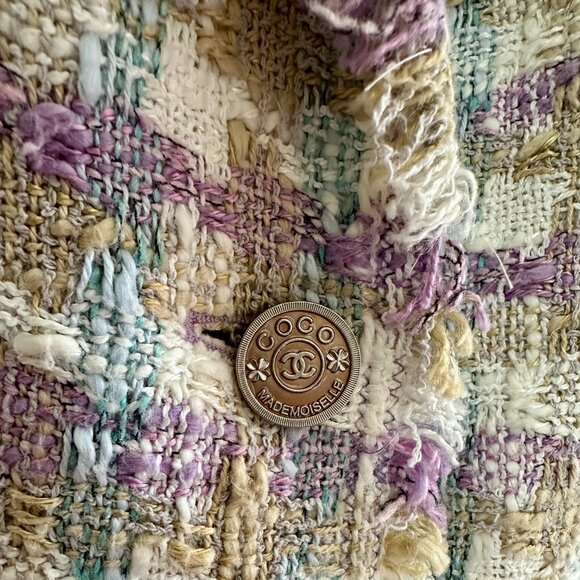 CHANEL White, Purple and Blue Tweed Jacket, 2005 RARE Excellent - Picture 4 of 15